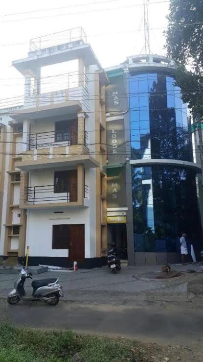 Adhithya Apartments Guruvayur Bagian luar foto