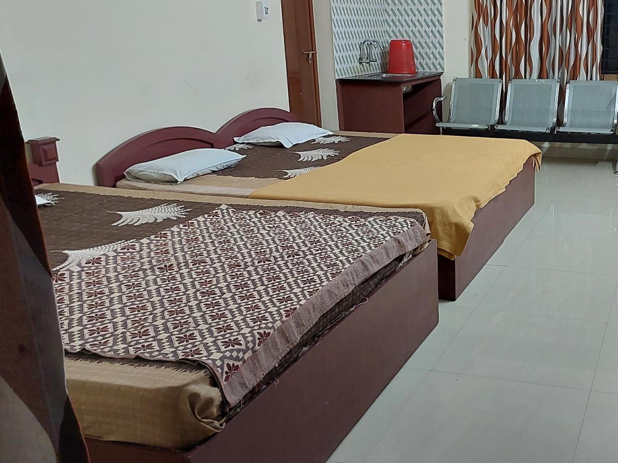 Adhithya Apartments Guruvayur Bagian luar foto