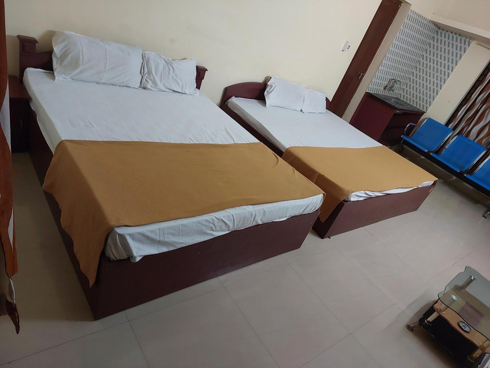 Adhithya Apartments Guruvayur Bagian luar foto