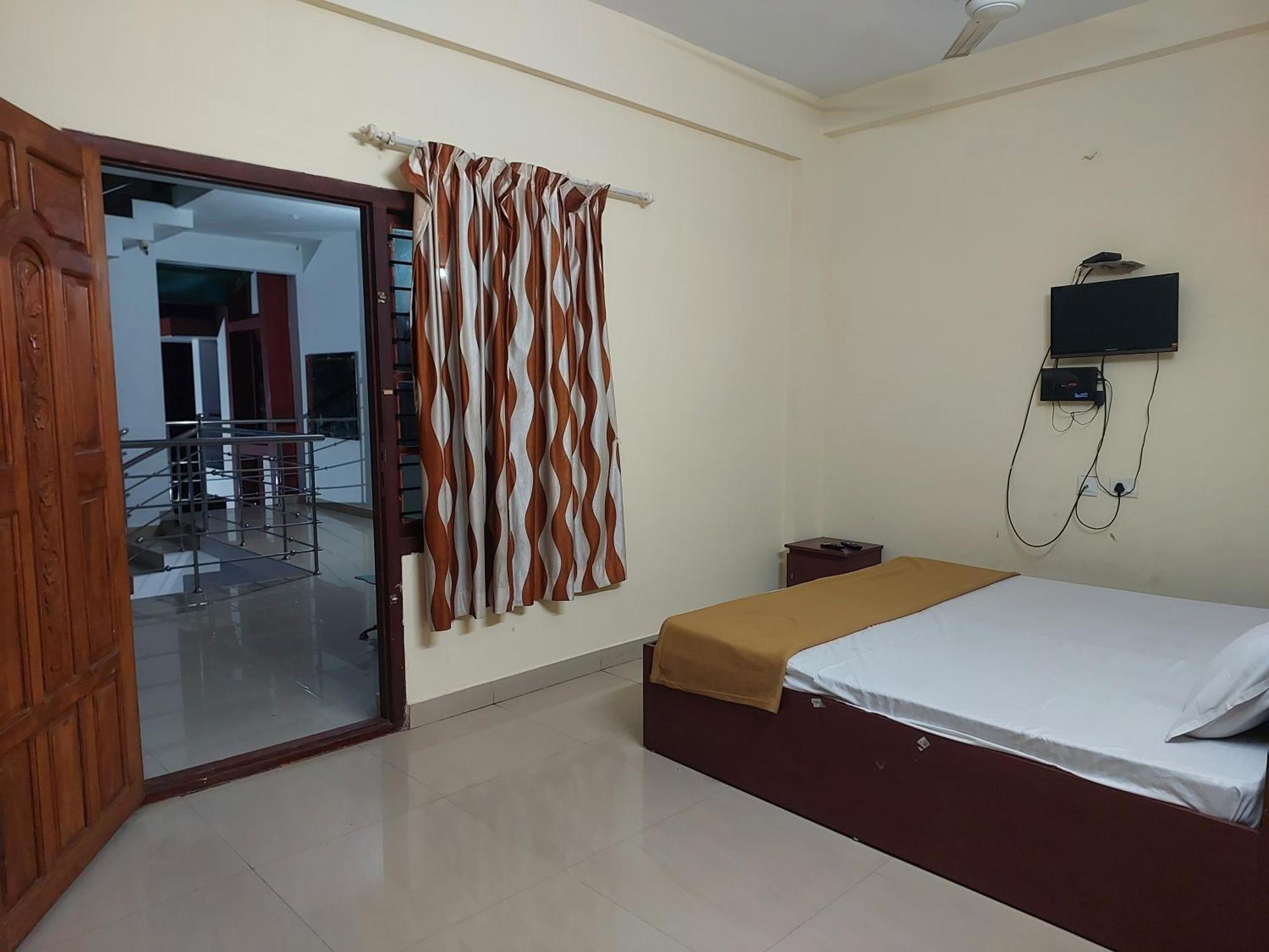 Adhithya Apartments Guruvayur Bagian luar foto