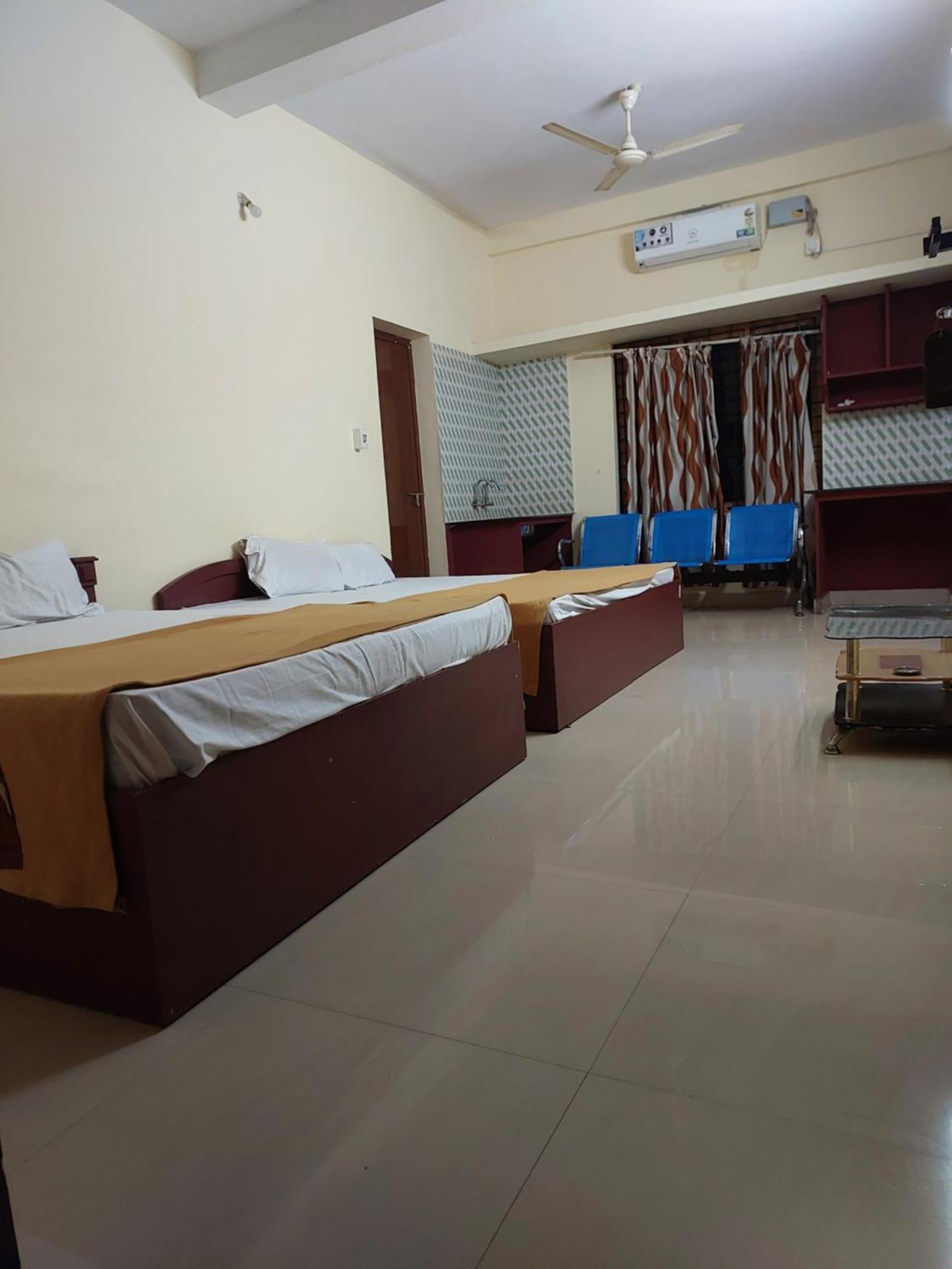 Adhithya Apartments Guruvayur Bagian luar foto
